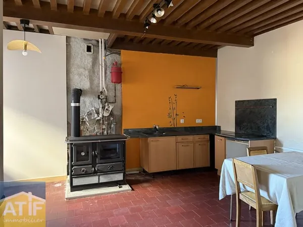 MAISON DE VILLAGE - JARDIN - GARAGE - DEPENDANCE - CAVE