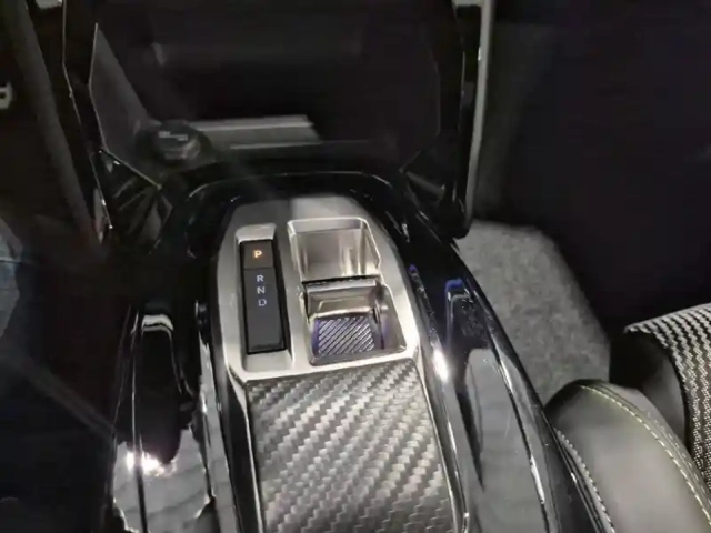 Peugeot 2008 hybrid 145 e-dcs6 — photo 14