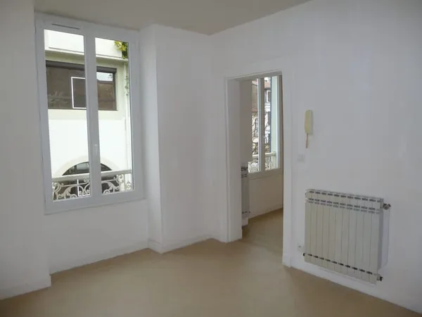 T2 DAX centre ville A louer à l'année 460.00EUR provision pour