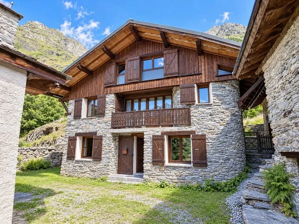 Chalet d'alpage 150 m2 Champagny-le-Haut Fort potentiel