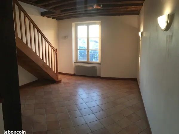 Versailles 3 Pieces duplex 4eme 400 m RER C 57 m²