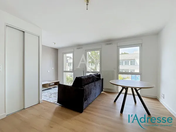 Appartement Laval 1 pièce(s) - Place de parking - 5 min de la gare - meublé