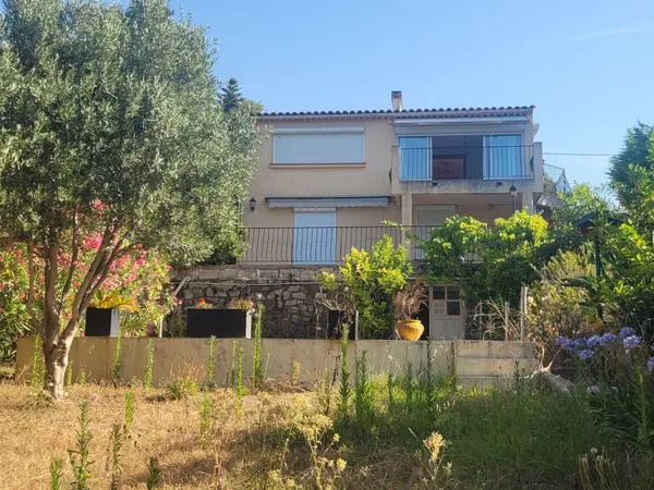 Villa divisée en 2 appartements 6ch environ 200m²