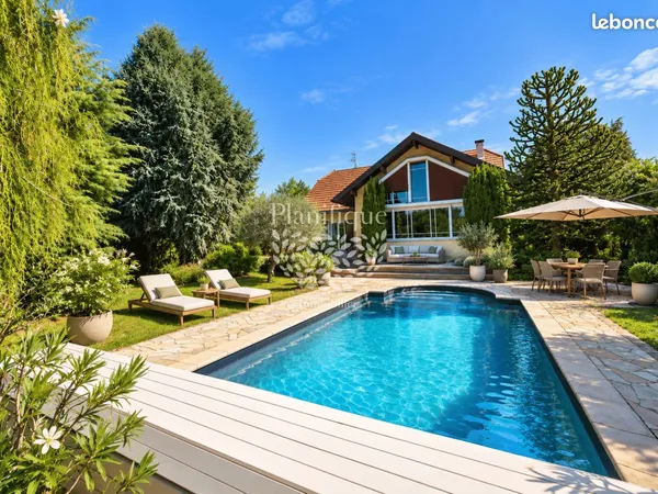 Maison 9 pièces 240 m²