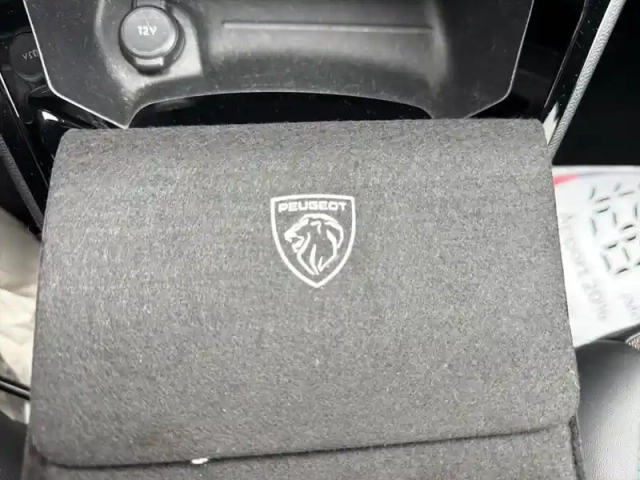 Peugeot 2008 puretech 130 s&amp;s eat8 allure — photo 16