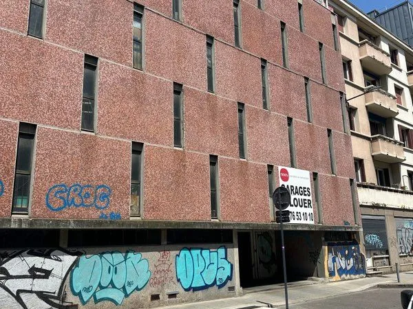 Grenoble - albert 1er de belgique / rue colonel bourgault - garage avec ascenseur