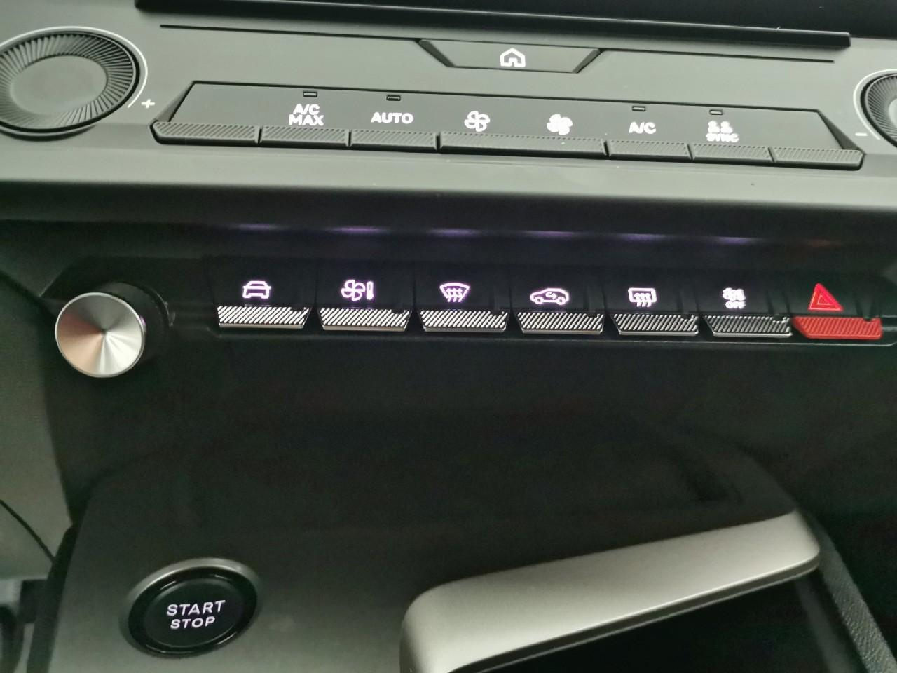 Peugeot 308 hybrid 145 e-dcs6 allure — photo 21