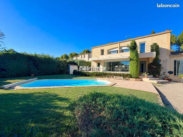 Propriété 5 pièces 203 m²
