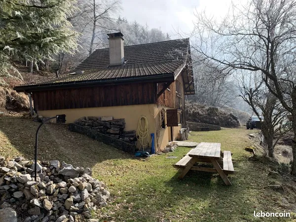 Chalet d'alpage authentique avec terrain d'environ 2 000 m² - Un cadre de vie rare au coeur de la na