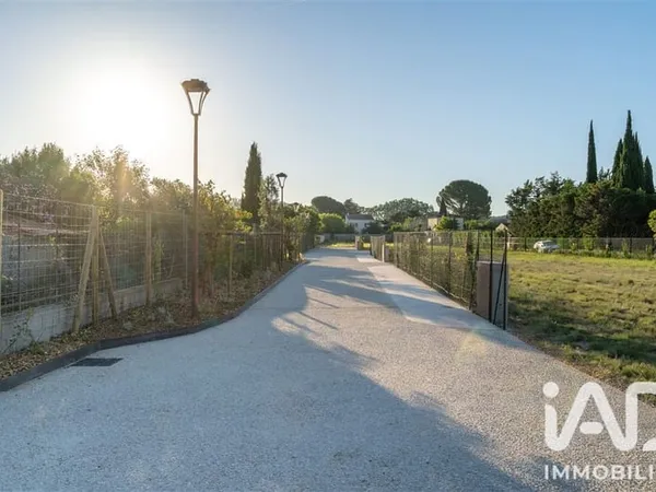 Terrain 600 m²