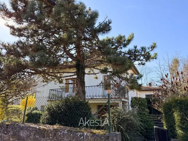 Nancy Haut de Chèvre - Maison individuelle à rénover avec garage et jardin