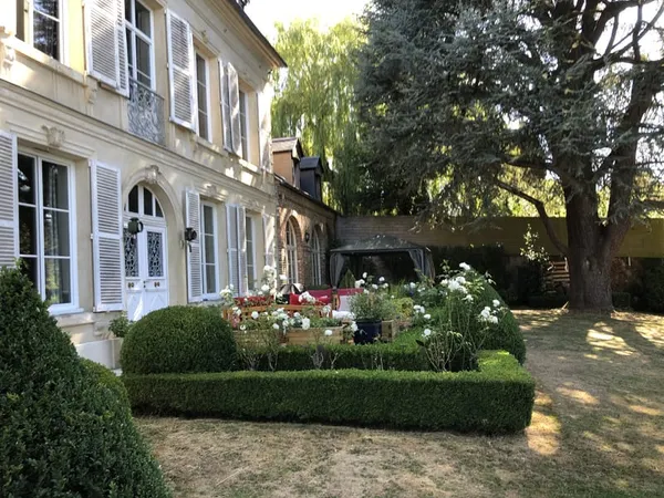 BELLE DEMEURE A LISIEUX
