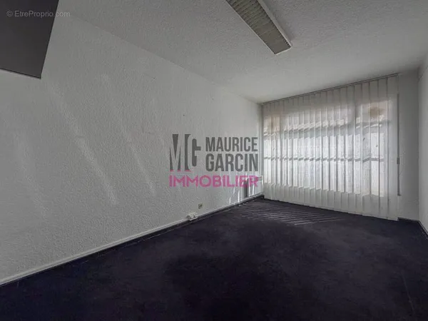 Commerce 66 m²