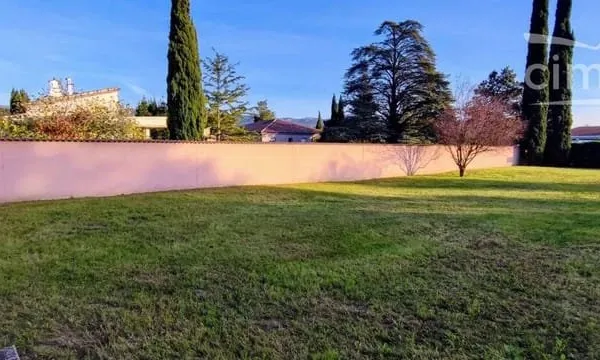 Terrain constructible 884 m²