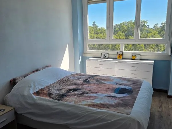 Chambre meublée