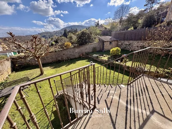 Couzon au mont d'or ( 69270) Maison de village 174 m2 Terrain de 350 m2 ttes commodités gare SNCF