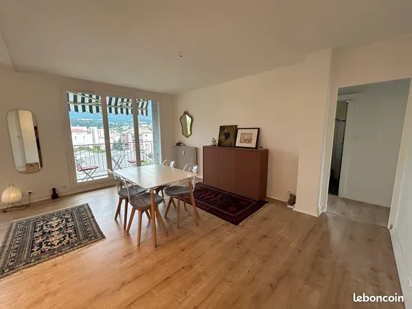 T3 66m2 Lumineux avec Balcon- Meublé- Rénové - Gap