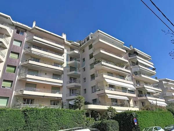 Appartement entièrement rénové à la Pointe Croisette