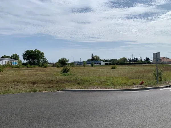 POUR INVESTISSEURS TERRAIN COMMERCIAL