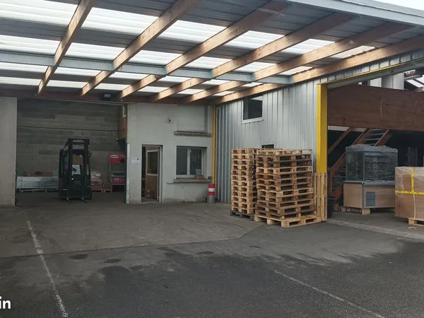 Local 225 m² Ergué-Gabéric