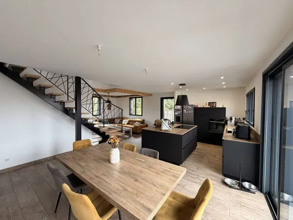 Maison 7 pièces 180 m²