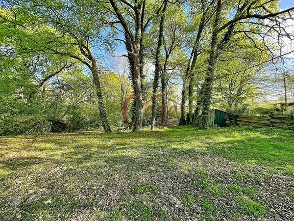 Terrain de plus de 1800 m2 VIABILISE / Environnement idéal