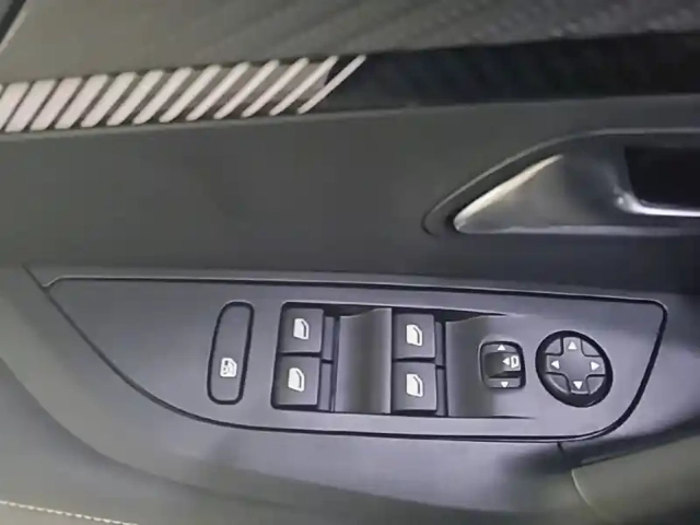 Peugeot 2008 puretech 130 s&amp;s eat8 — photo 29
