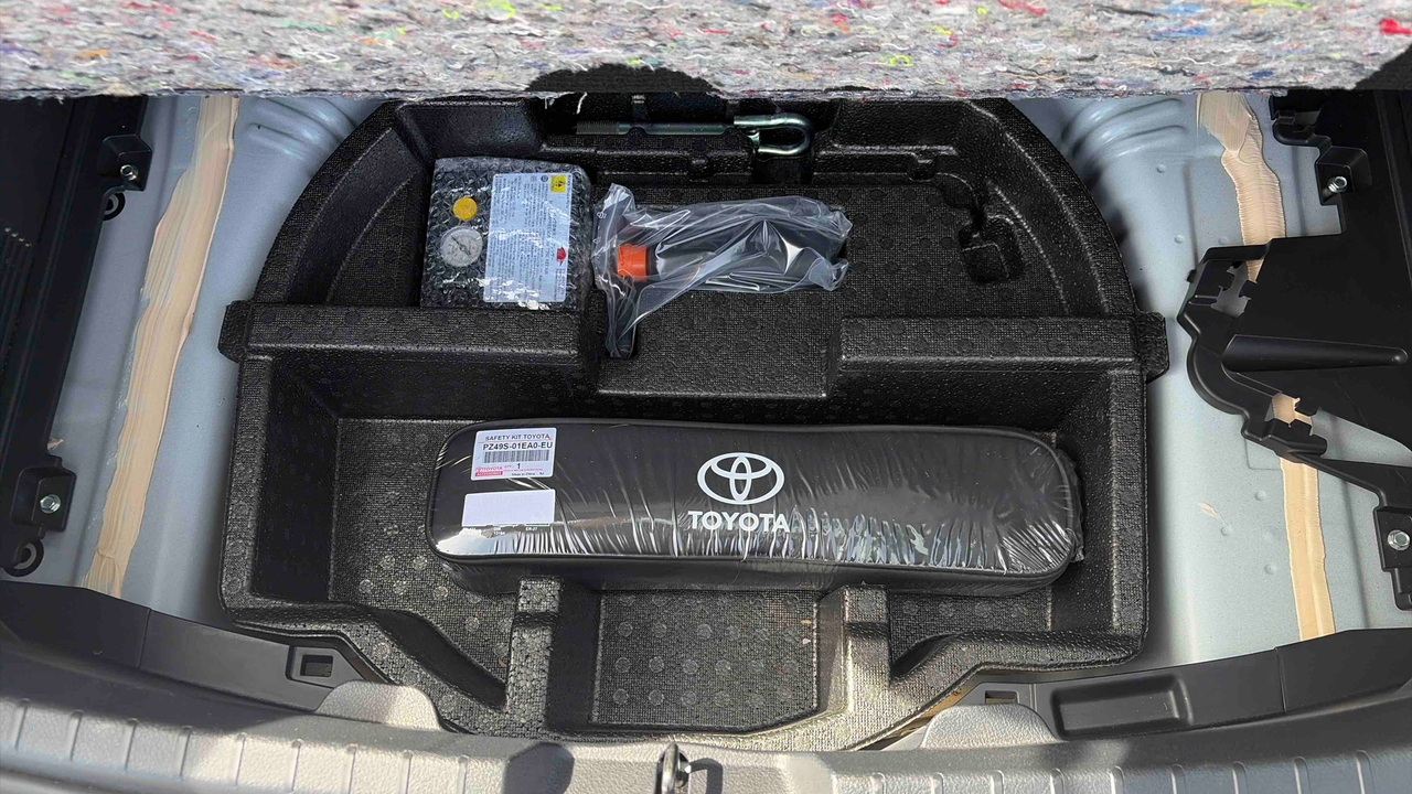 Toyota Yaris 110 VVT-i — photo 15