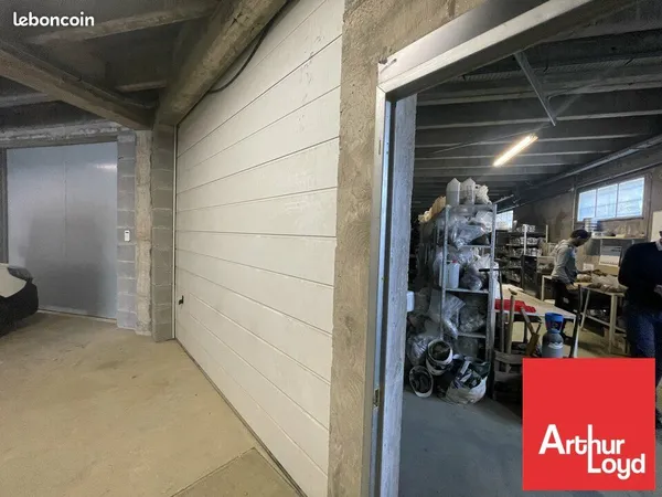 LOCAL D'ACTIVITE 170 m² SAINT BENOIT