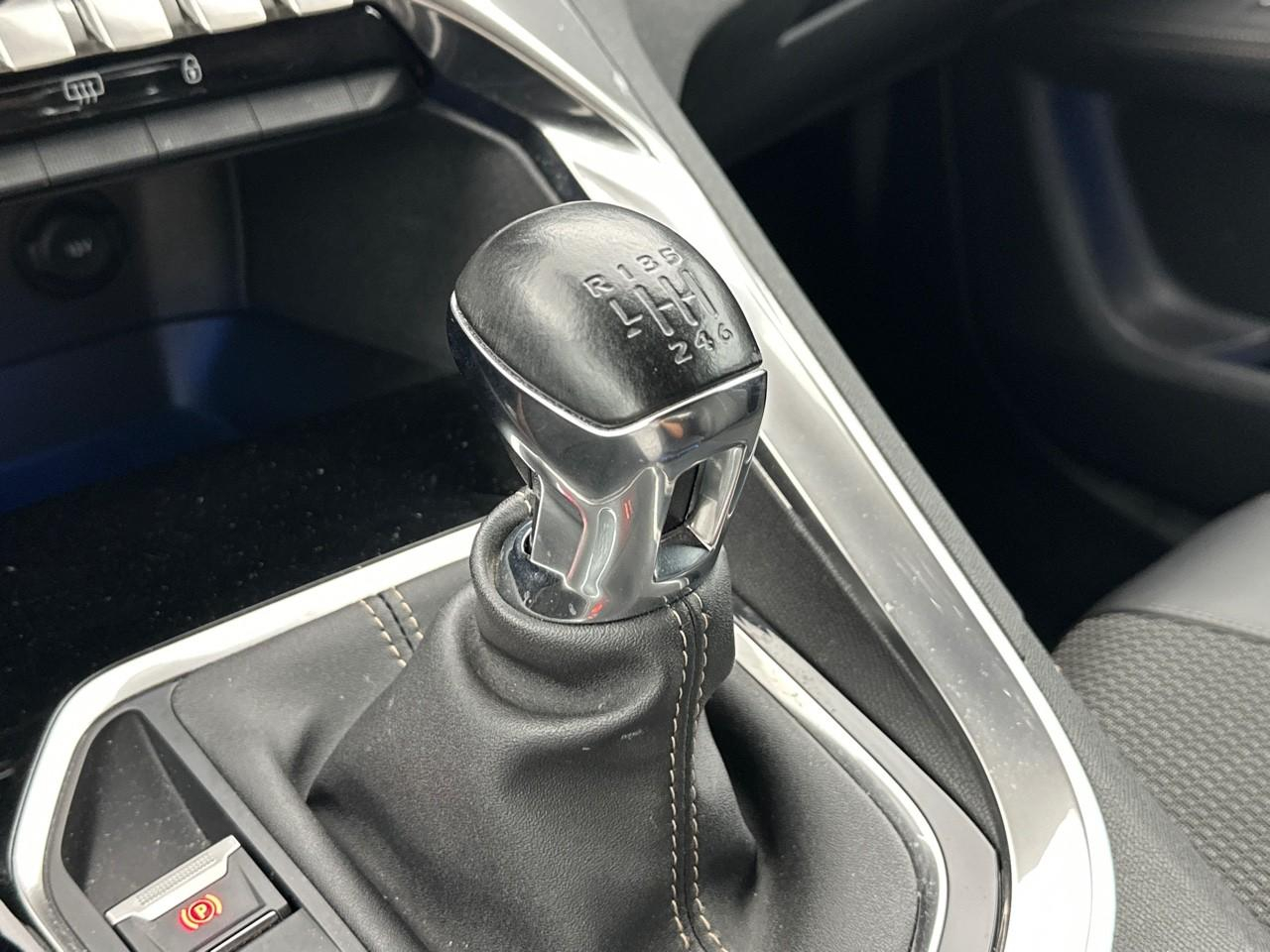 Peugeot 3008 puretech 130ch s&s bvm6 gt — photo 31