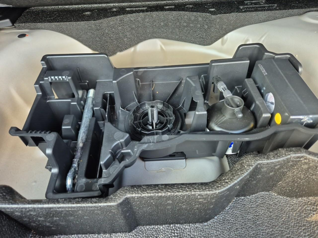 Peugeot 2008 hybrid 145 e-dcs6 style — photo 12