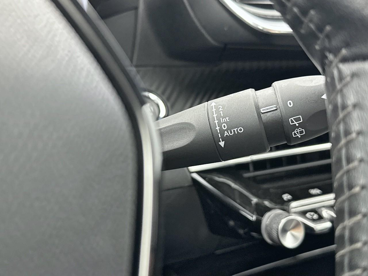 Peugeot 208 puretech 100 s&s bvm6 allure — photo 18