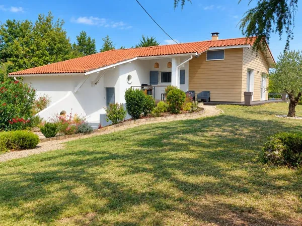 Maison à vendre 7 pièces MONTAUBAN (82), 5 chambres, garage, piscine, jardin et dépendance