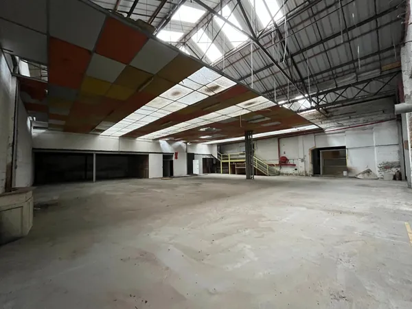 Arques : ensemble immobilier avec hangar, terrain constructible et bureaux