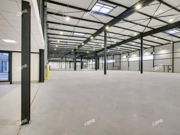 Local d'activité 9564 m²