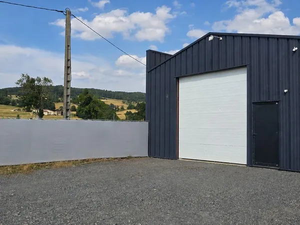 Local commercial - Entrepôt / Atelier artisanal - 113 m²