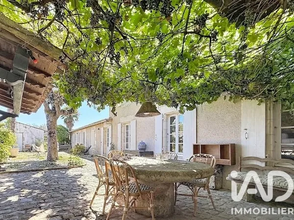 Maison 10 pièces 237 m²