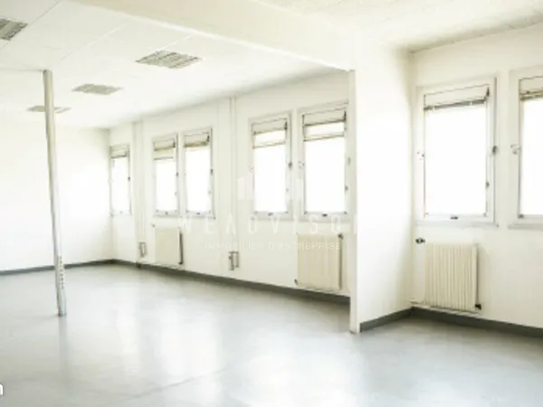 Bureaux 446 m² LA VILLE-AUX-DAMES