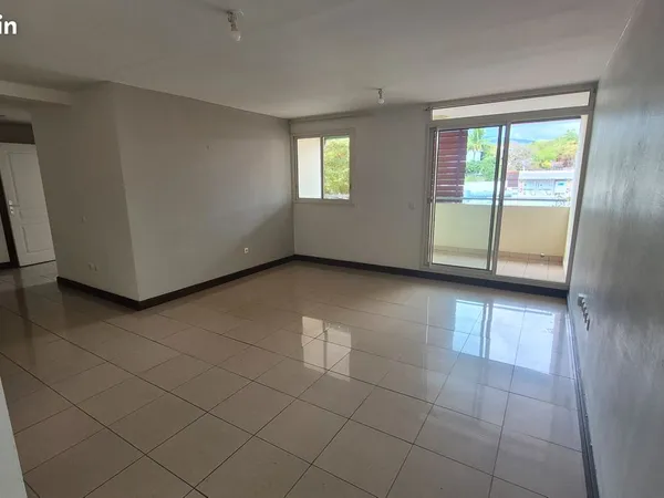 Appt T3 de 62 m2 à Moulin Joli proche Ecole Eloi Julenon