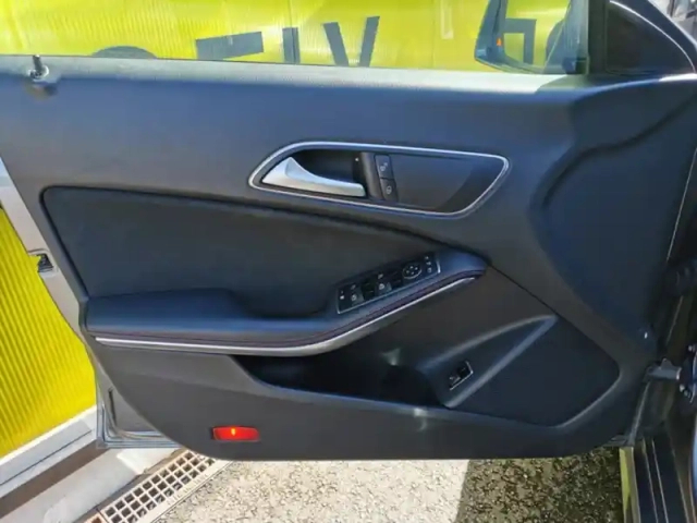 Mercedes Cla 200 d launch edition pack amg — photo 17