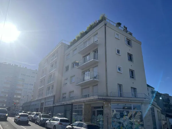 Local professionnel 3 pièces 99 m²