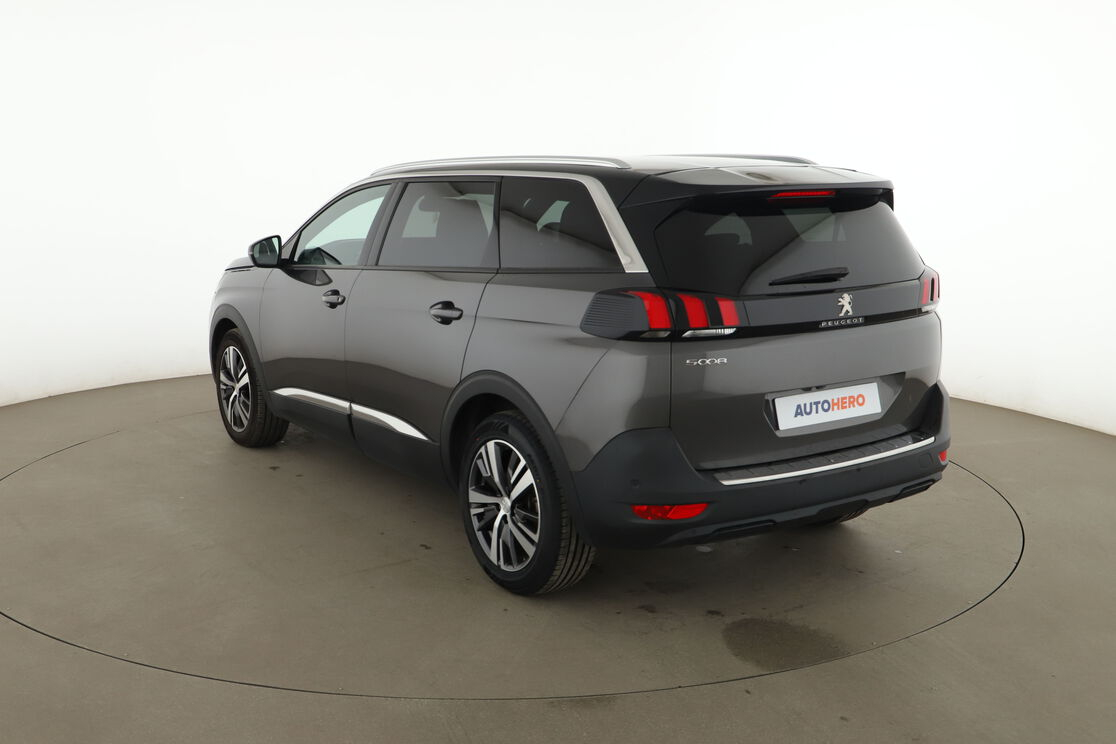 Peugeot 5008 1.2 Hybrid Allure Pack e-DCS6 — photo 3