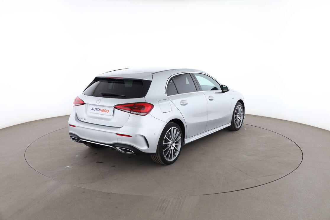 Mercedes-Benz Classe A 250 e AMG Line 8G-DCT — photo 5