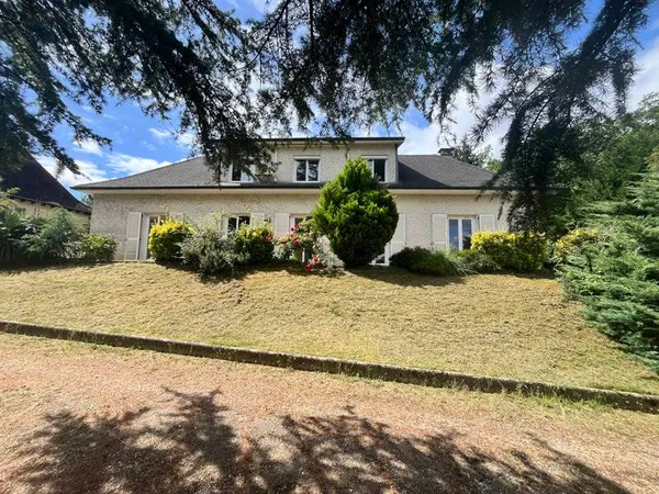Maison 7 pièces 255 m²