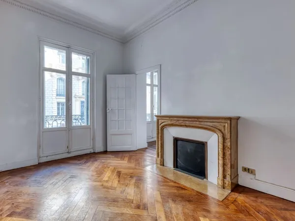 MUSICIENS - APPARTEMENT À RÉNOVER DE 87 M² AVEC FORT POTENTIEL