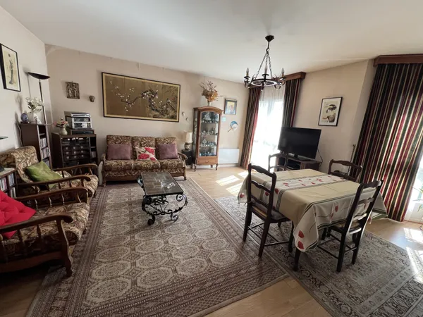 Appartement F3, 2 chambres, 1 parking en sous-sol