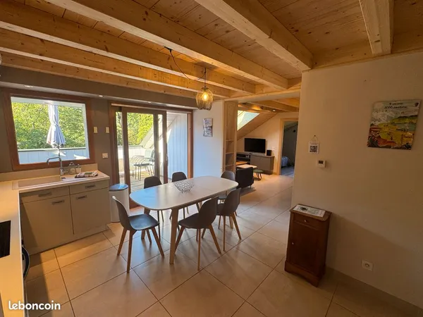 Appartement 4 pièces 94 M² au sol avec parties mansardées (meublé ou non meublé)