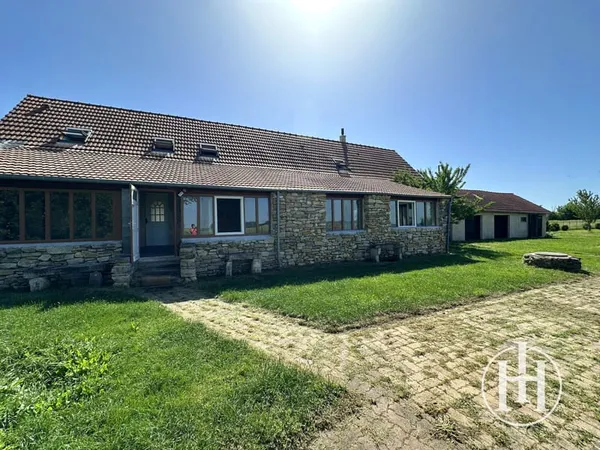 EXCLUSIVITÉ : Maison en pierres rénovée - 180m2 habitables -