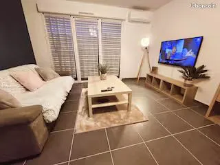 À louer à Meyreuil - Appartement meublé de 50 m² avec terrasse et 2 places de stationnement