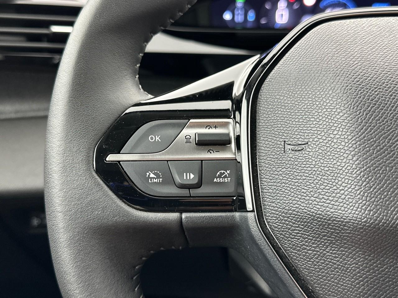 Peugeot 308 hybrid 145 e-dcs6 allure — photo 20
